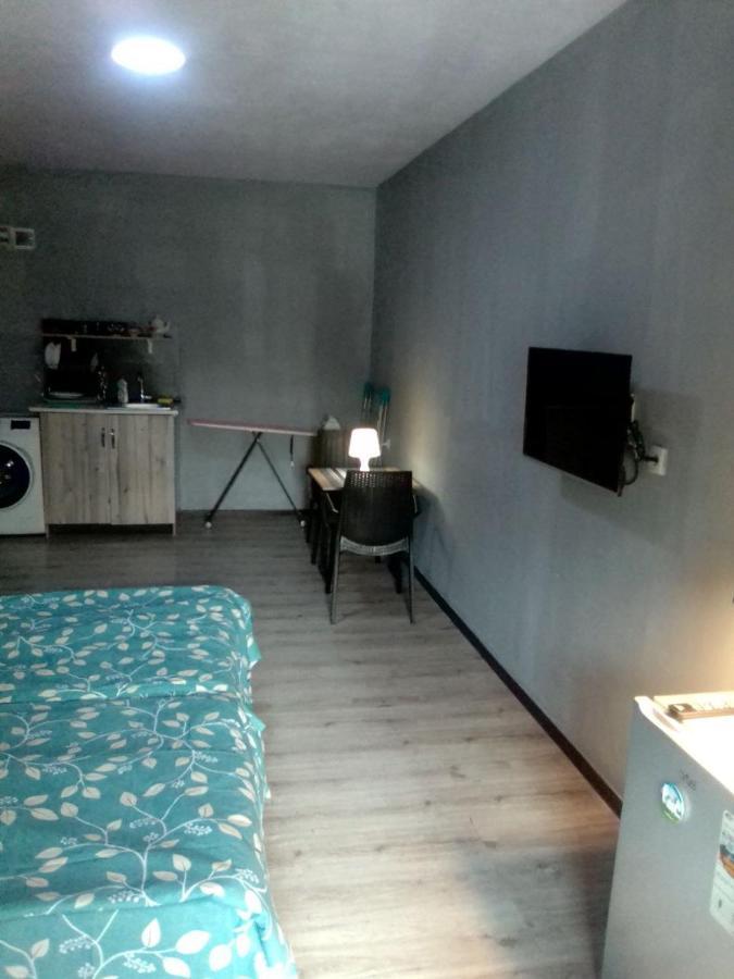 塔什干A Cozy Bedsit!公寓 外观 照片